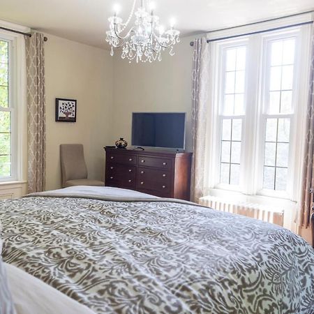 Anneken 1000 Islands B&B Luxury Suites & Spa 브로크빌 외부 사진