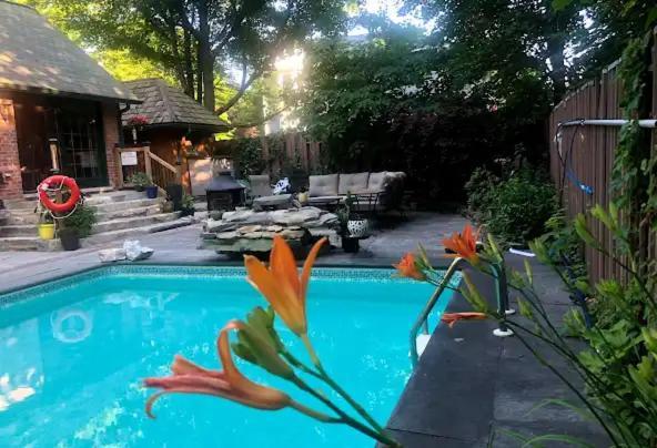 Anneken 1000 Islands B&B Luxury Suites & Spa 브로크빌 외부 사진