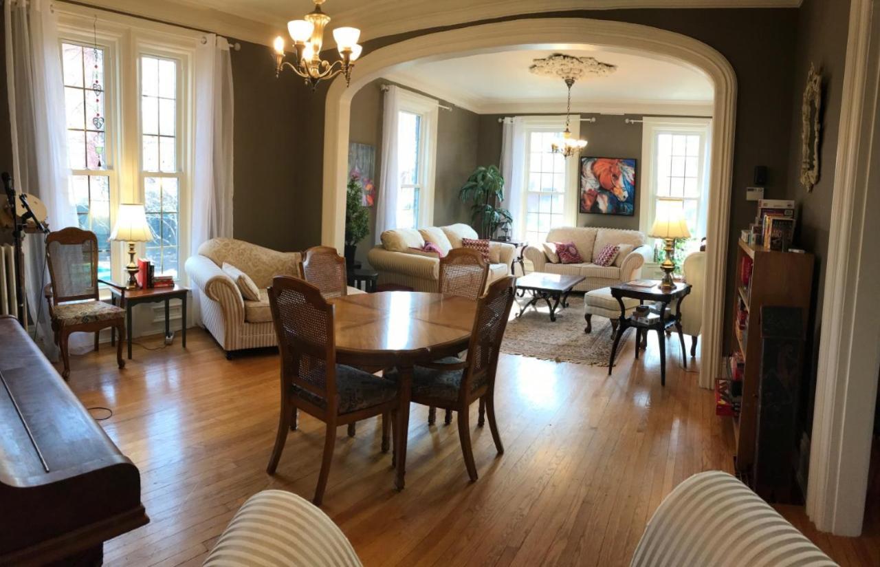 Anneken 1000 Islands B&B Luxury Suites & Spa 브로크빌 외부 사진