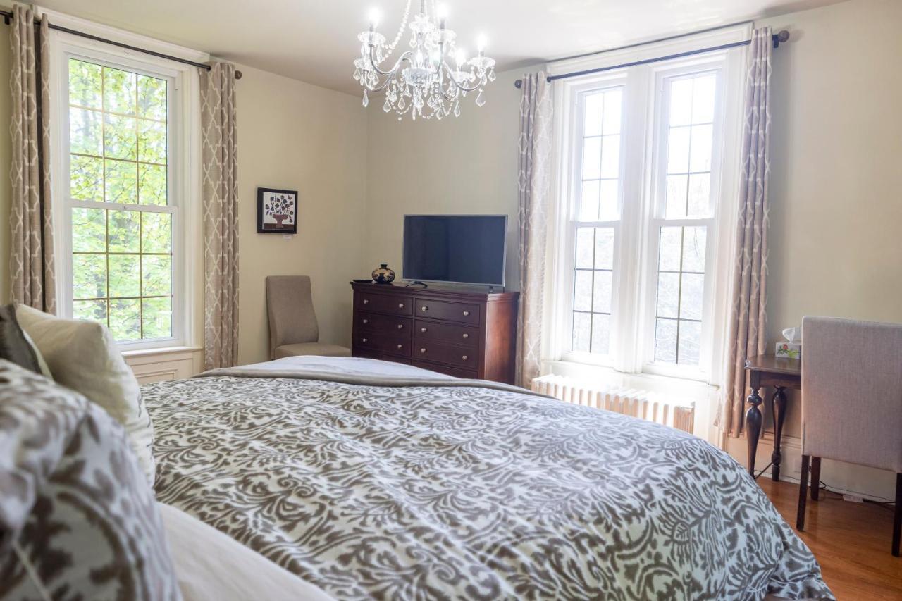 Anneken 1000 Islands B&B Luxury Suites & Spa 브로크빌 외부 사진