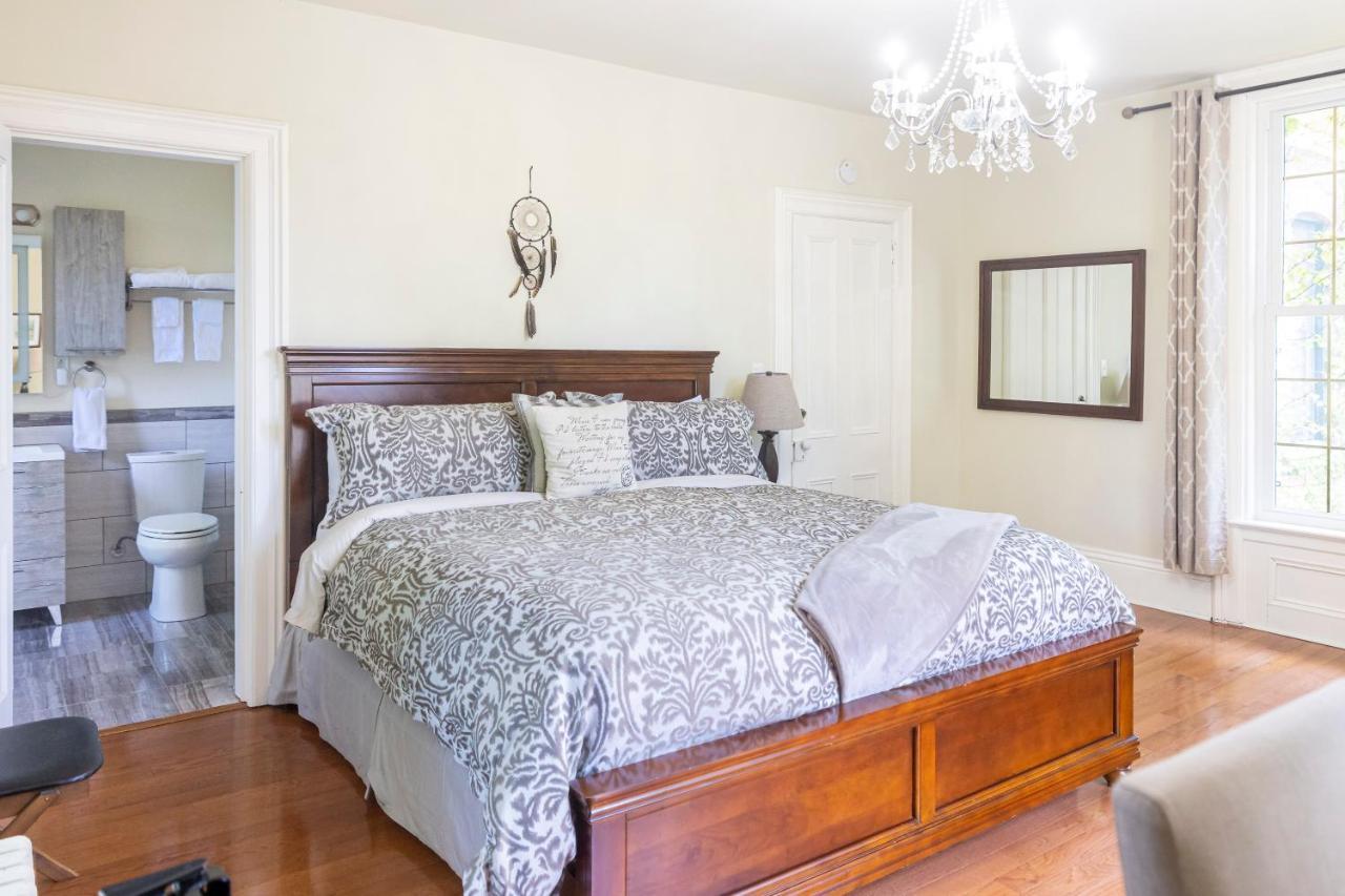 Anneken 1000 Islands B&B Luxury Suites & Spa 브로크빌 외부 사진