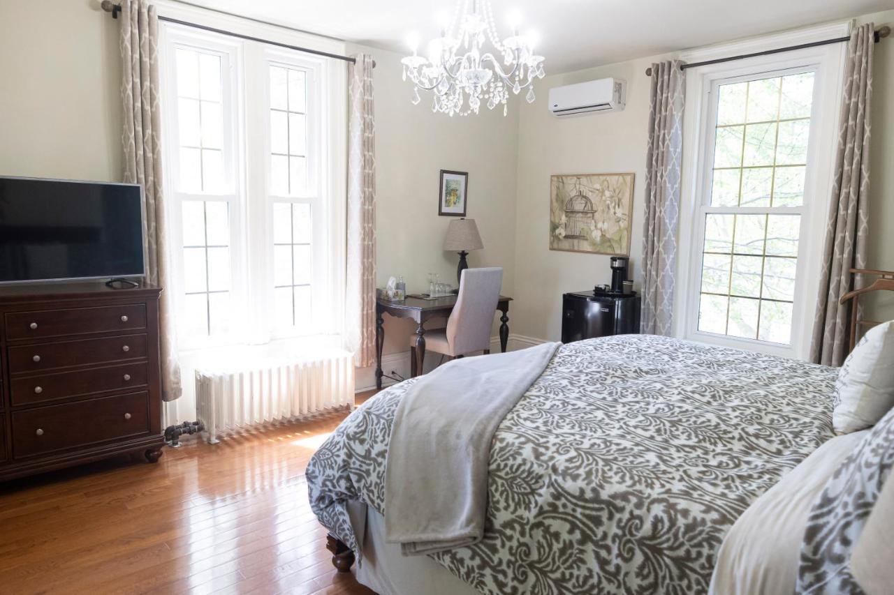 Anneken 1000 Islands B&B Luxury Suites & Spa 브로크빌 외부 사진